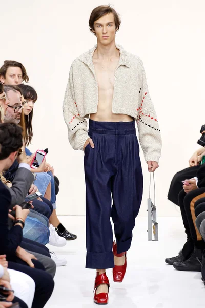 Look 25